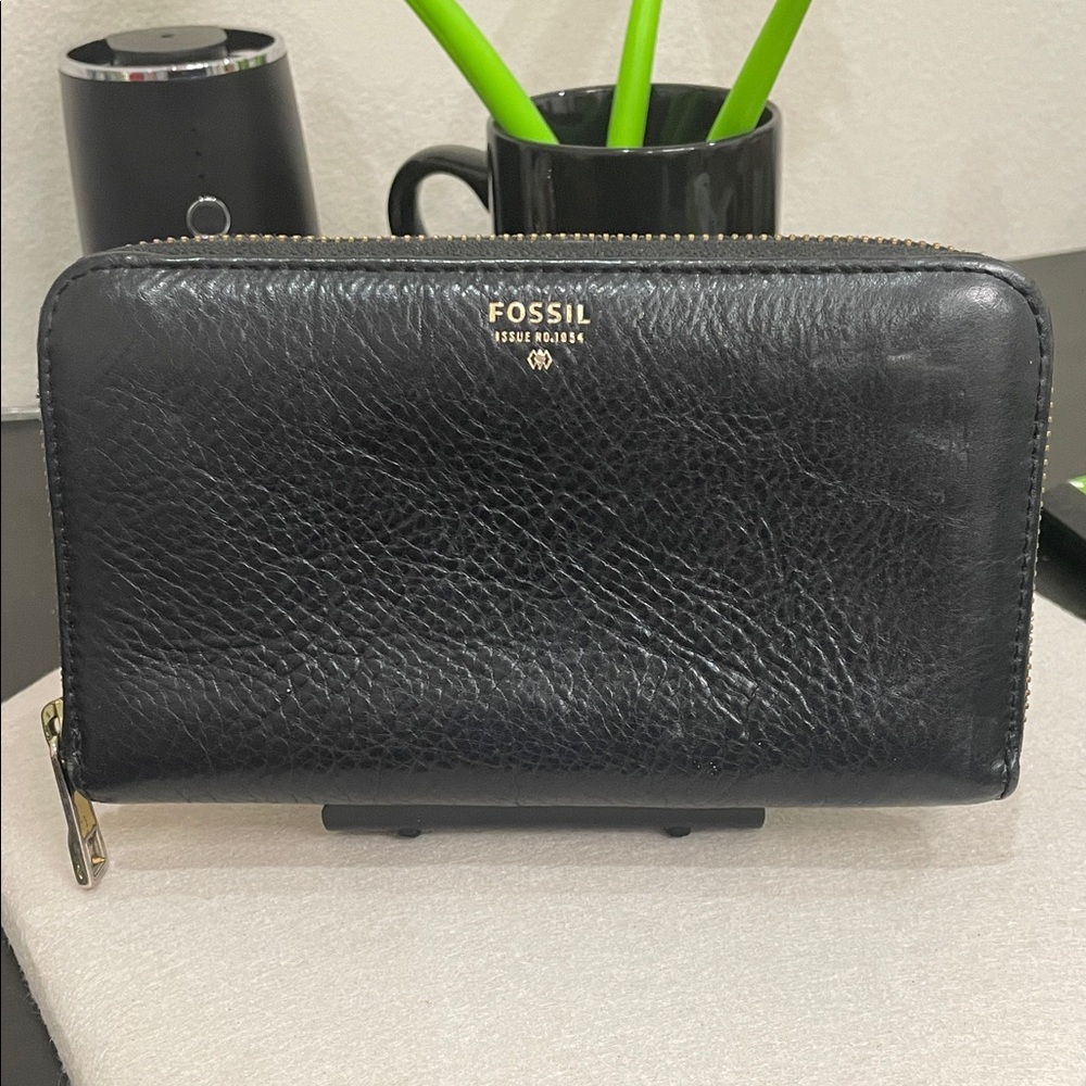 Fossil Black Leather Zip-Around Wallet